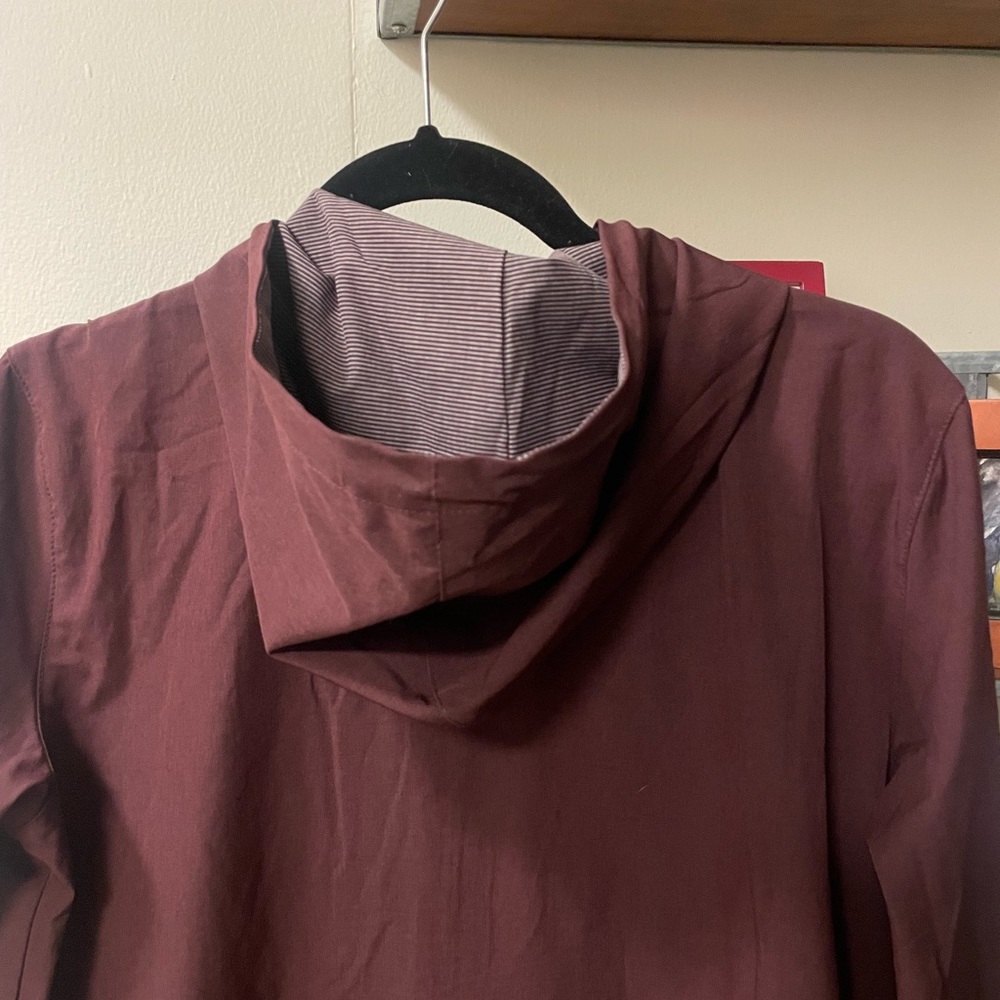 Vuori Outdoor Trainer Shell Jacket, Size Medium - Picture 6 of 9